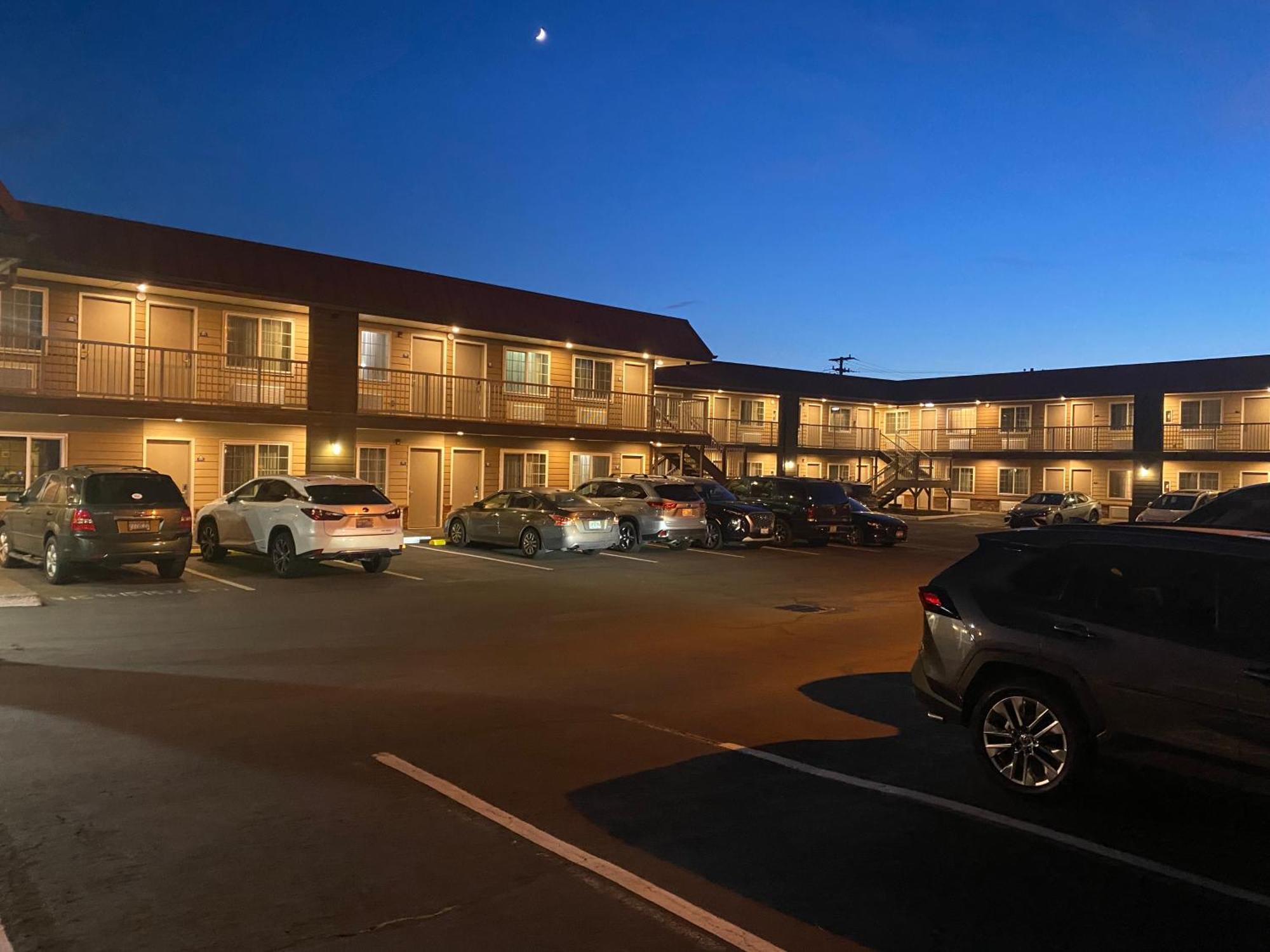 Days By Wyndham Or Motel
